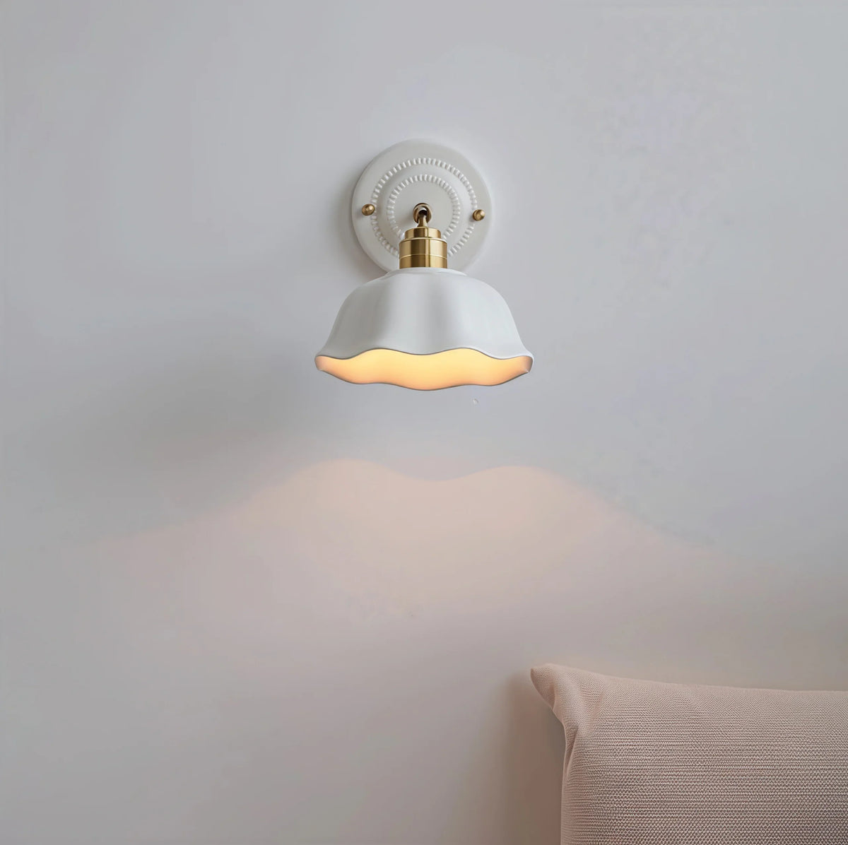 Ceramic Wall Lamp – Cream Vintage Sconce