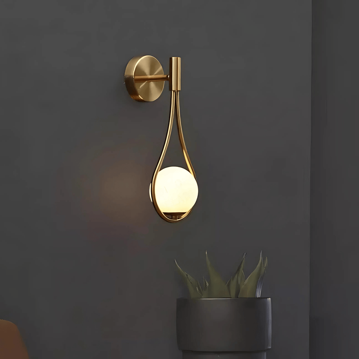 Teardrop Wall Light – Modern Glass Sconce
